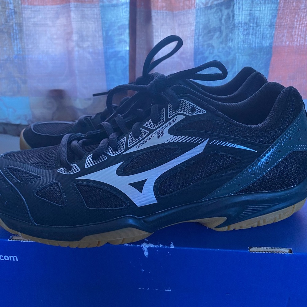 Volleyball court shoes